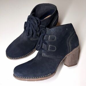 Clarks Women’s Artisan Lace Up Booties Heels Navy Blue Suede Size- 8.5